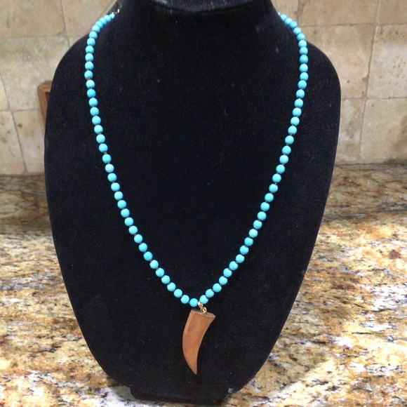 Long turquoise, glass bead necklace with wooden tooth - Picture 1 of 5